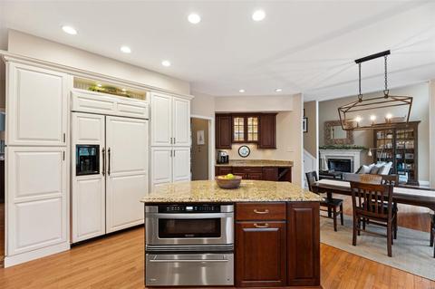 645 Charleston Oaks Dr, Ballwin, MO 63021 photo 8