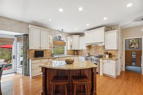 645 Charleston Oaks Dr, Ballwin, MO 63021 photo 9
