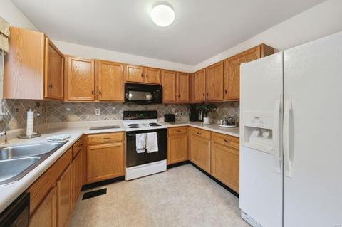 112 Hunters Run Ct, Eureka, MO 63025 photo 9