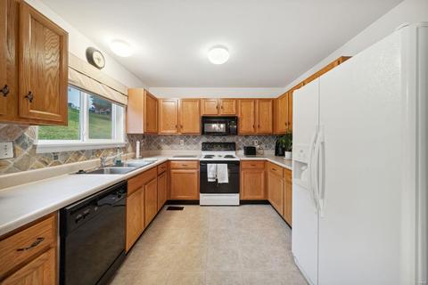 112 Hunters Run Ct, Eureka, MO 63025 photo 8