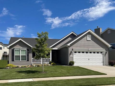 7422 Shadow Point Dr, Oakville, MO 63129