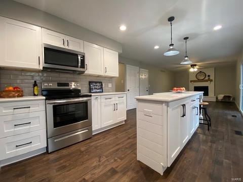 160 Holly Green Dr, Ballwin, MO 63021 photo 9