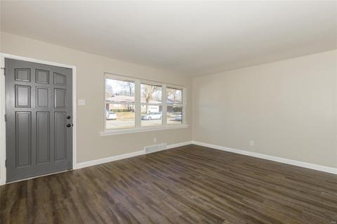 8138 Marilyn Ct, Saint Louis, MO 63134 photo 4