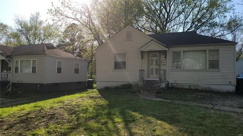 2049 Raven Dr, Saint Louis, MO 63133