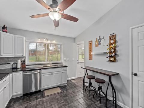 363 Greenbriar Ln, Ballwin, MO 63011 photo 5
