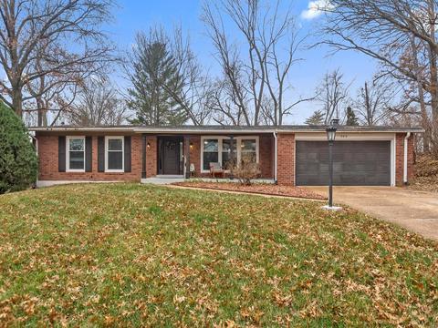 363 Greenbriar Ln, Ballwin, MO 63011 photo 1
