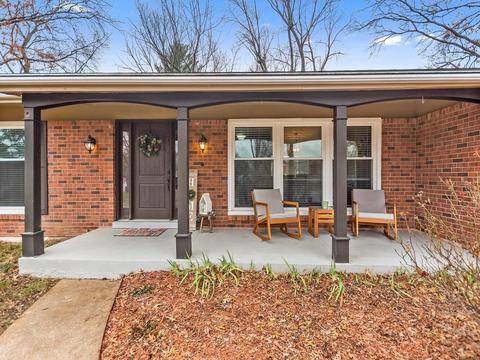 363 Greenbriar Ln, Ballwin, MO 63011 photo 2