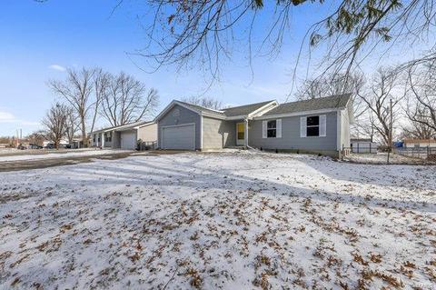 6 S Perry Cir, O'fallon, MO 63366 photo 2