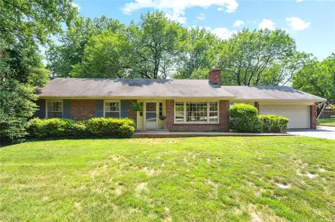 1334 Marbendale Ct, Kirkwood, MO 63122