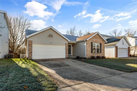 2570 Barrett Place Dr, Ballwin, MO 63021 photo 2