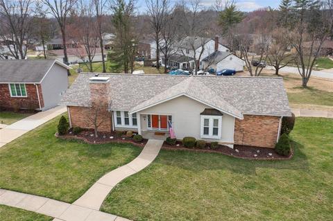 200 Greenmore Dr, Ballwin, MO 63011 photo 2