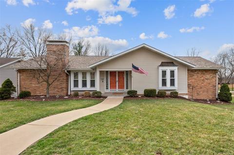 200 Greenmore Dr, Ballwin, MO 63011 photo 1