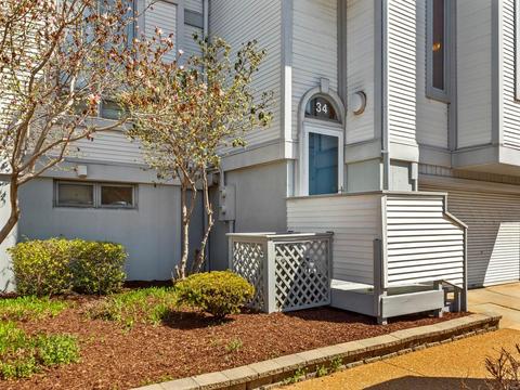 34 Columbus Square Dr, Saint Louis, MO 63101