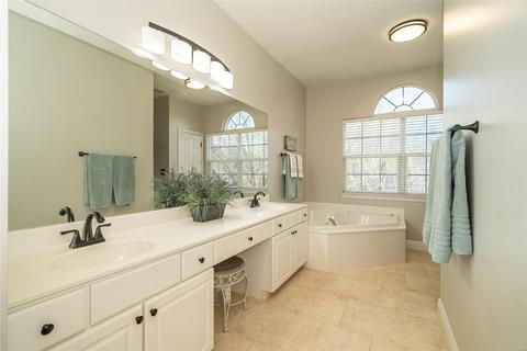 569 Castle Ridge Dr, Ballwin, MO 63021 photo 27