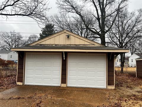945 Edgehill Dr, Saint Louis, MO 63135 photo 2