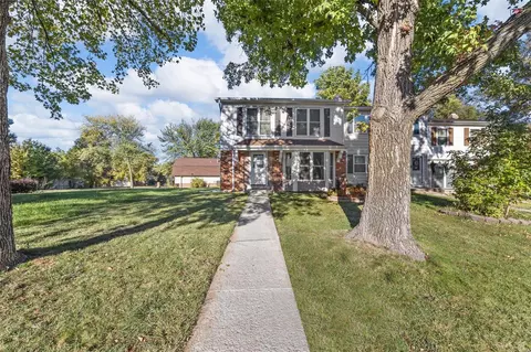 1 Coach Ct, Saint Peters, MO 63376