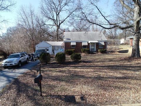 10033 Knollcrest Dr, Saint Louis, MO 63136