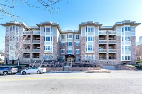 540 N And South Rd #106, Saint Louis, MO 63130