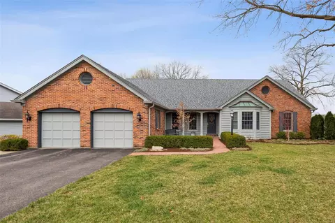 2127 Trailcrest Dr, Saint Louis, MO 63122