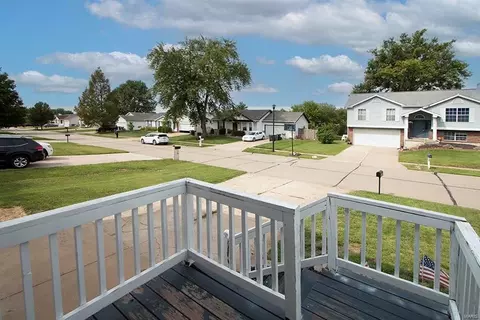14 Mallard Pointe Dr, O'fallon, MO 63368 photo 2
