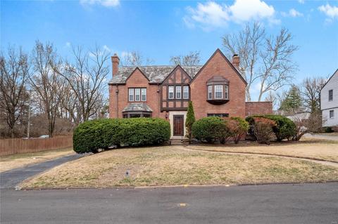 124 Lake Forest Dr, Richmond Heights, MO 63117