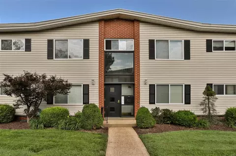 111 E Washington Dr #2S, Saint Louis, MO 63122