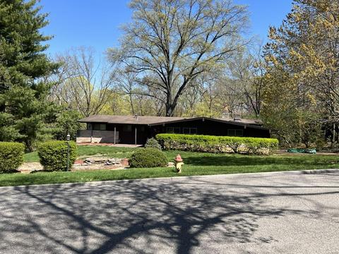 177 Horseshoe Dr, Kirkwood, MO 63122