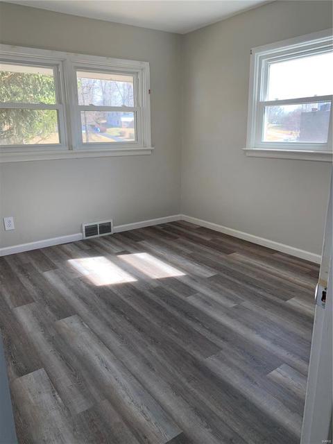 305 Day Dr, Saint Louis, MO 63135 photo 9