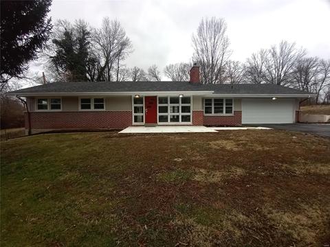 305 Day Dr, Saint Louis, MO 63135 photo 1