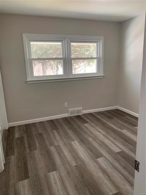 305 Day Dr, Saint Louis, MO 63135 photo 8