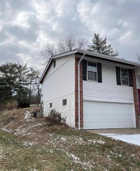 279 Village Meadow Dr, Ballwin, MO 63021 photo 3