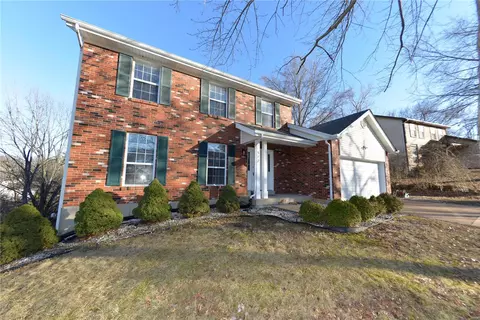 572 Enchanted Pkwy, Manchester, MO 63021 photo 2