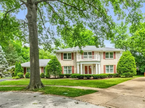 441 Briarwyck Dr, Ballwin, MO 63011