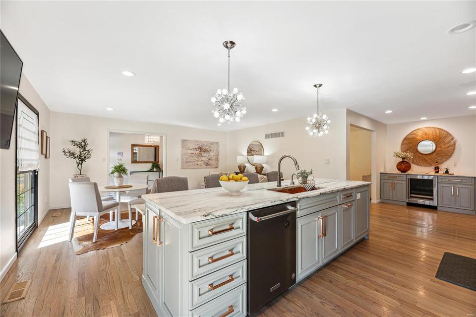  30 Williamsburg Rd, Saint Louis, MO 63141 photo 4