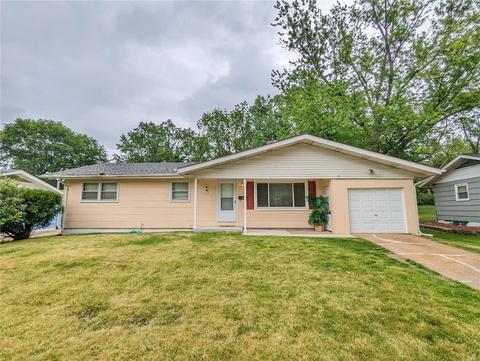 54 Forestwood Dr, Saint Louis, MO 63135