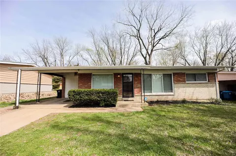 9716 Tullamoor Dr, Saint Louis, MO 63136