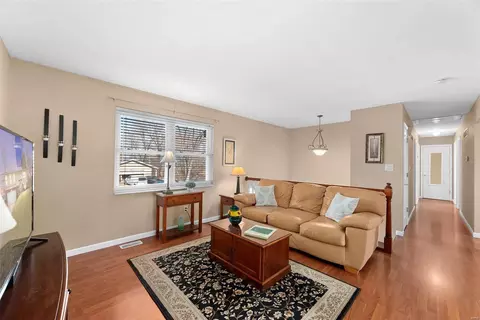 317 Capri Dr, O'fallon, MO 63366 photo 4