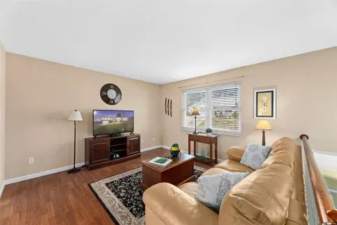 317 Capri Dr, O'fallon, MO 63366 photo 3
