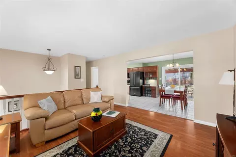 317 Capri Dr, O'fallon, MO 63366 photo 5