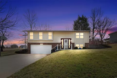 317 Capri Dr, O'fallon, MO 63366