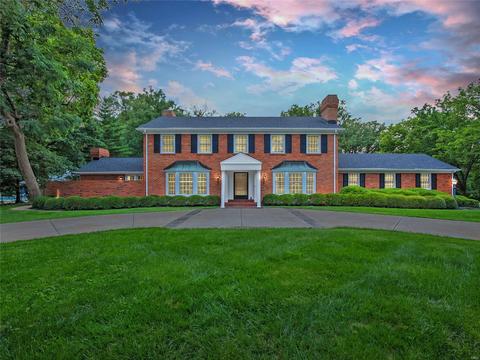 61 Portland Dr, Saint Louis, MO 63131
