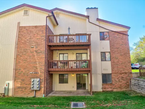 1508 Summer Run Dr #101, Florissant, MO 63033