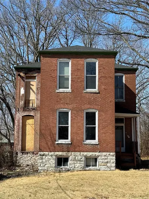 3621 Saint Marys Ln, Saint Louis, MO 63121