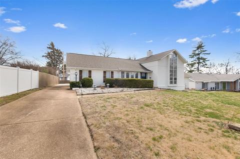 518 Iron Lantern Dr, Ballwin, MO 63011 photo 2