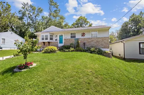 3556 High Dr, Saint Ann, MO 63074