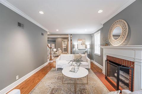 8100 Pershing Ave, Saint Louis, MO 63105 photo 4