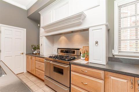 8100 Pershing Ave, Saint Louis, MO 63105 photo 17
