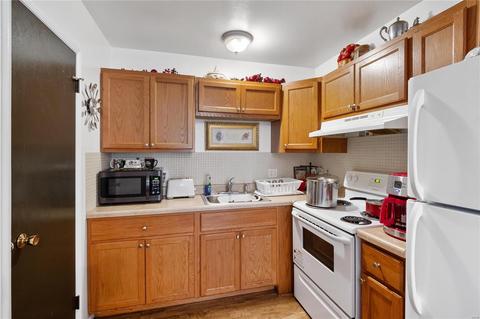 4053 Esseldale Dr, Saint Ann, MO 63074 photo 17