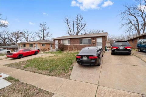4053 Esseldale Dr, Saint Ann, MO 63074 photo 2