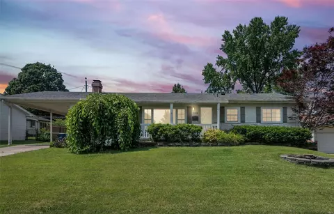 702 Village Square Dr, Hazelwood, MO 63042